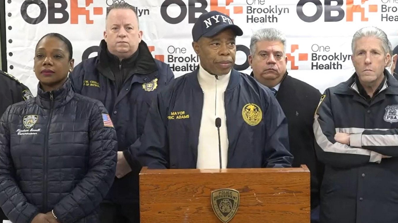 Off-duty NYPD cop from Deer Park shot in Brooklyn in critical condition ...
