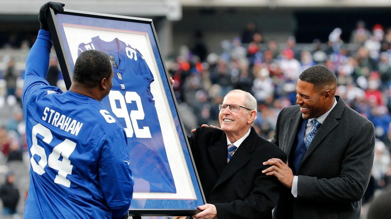 Michael Strahan a thoughtful cheerleader in Giants jersey