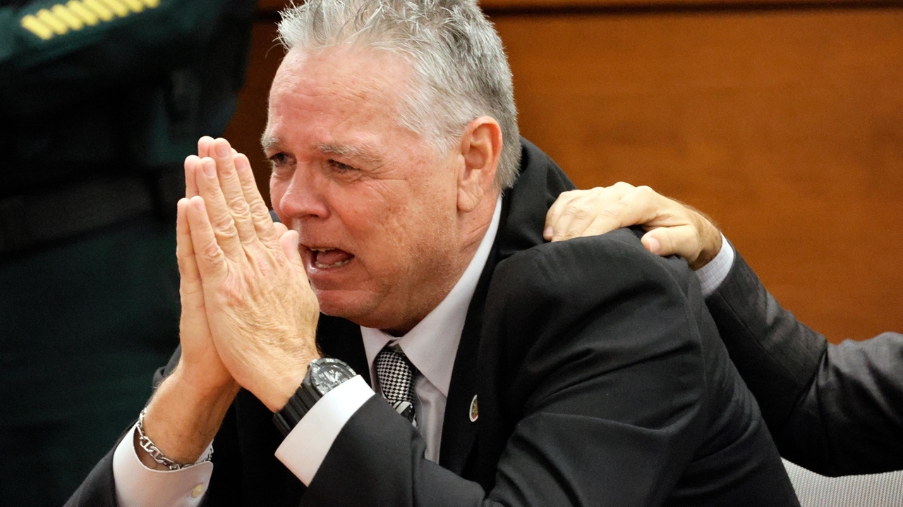 Deputy acquitted of all charges for failing to act during deadly Parkland school shooting - Vimarsana News