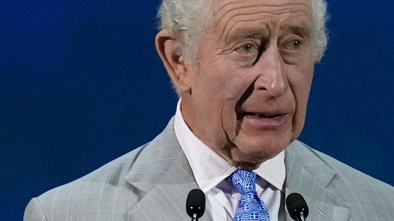 King Charles III draws attention by wearing a Greek flag tie after London-Athens diplomatic spat - Vimarsana News