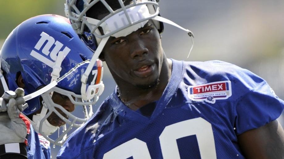 Justin Tuck says Osi Umenyiora 'deserves to get paid', says he