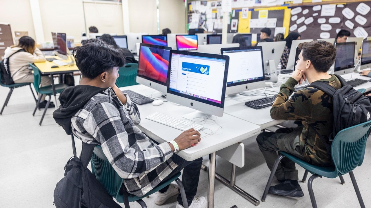 State aid to schools: Record $771M more for Long Island districts in 2023-24 - Vimarsana News