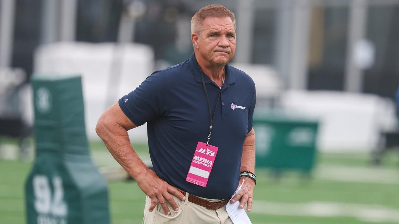 Massapequa's Brian Baldinger analyzes the NFL with signature style