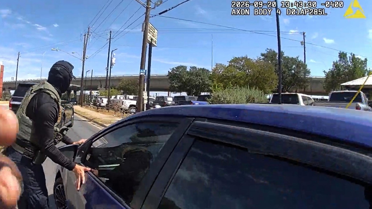 Judge keeps Venezuelan delivery driver shot by ICE in custody for ...