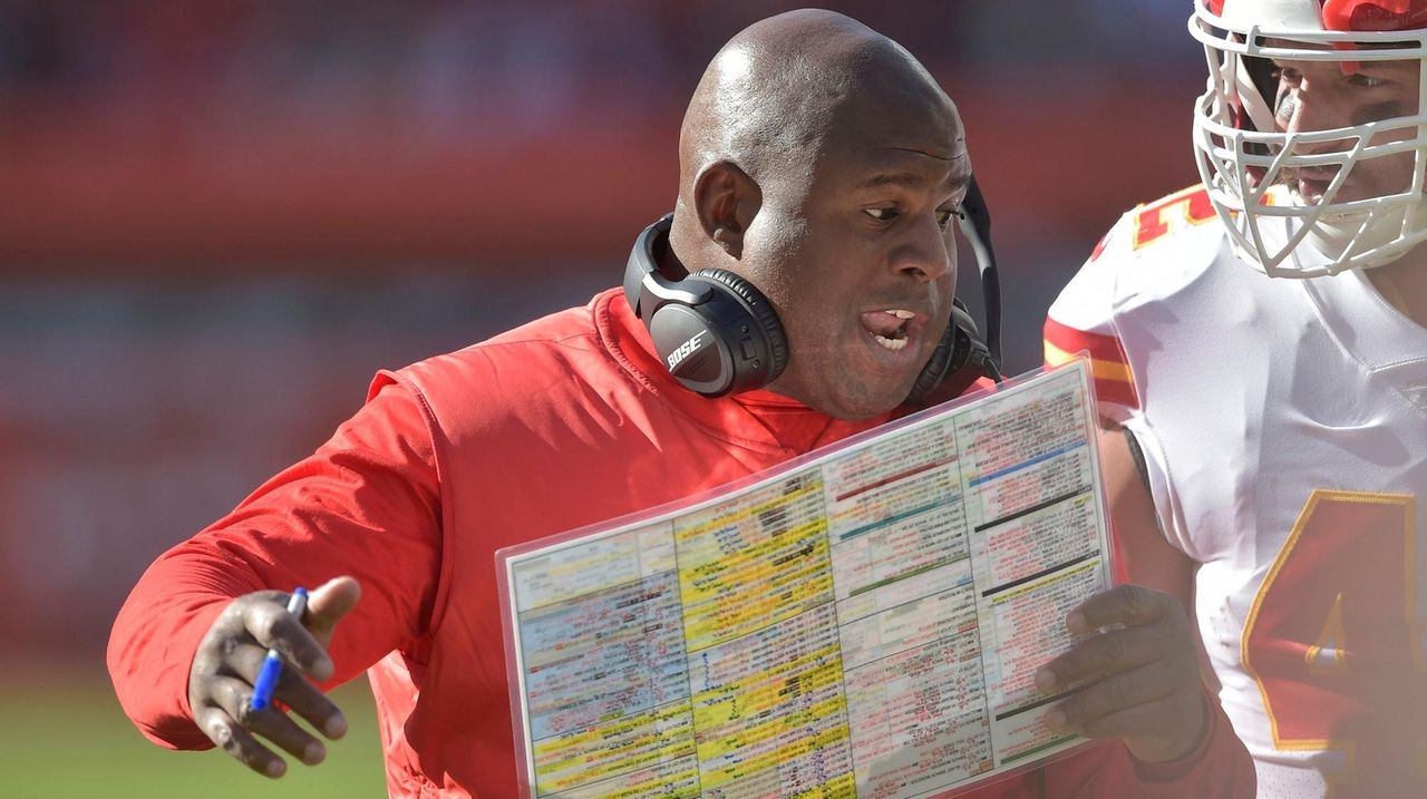 Report: Colts Interview Kansas City Chiefs' OC Eric Bieniemy for