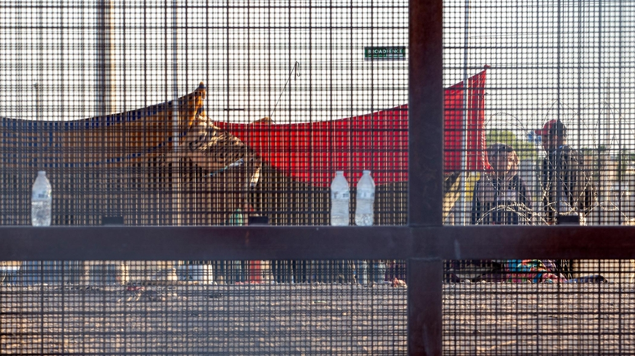 Border Patrol must care for migrant children who wait in camps for processing, a judge says - Vimarsana News