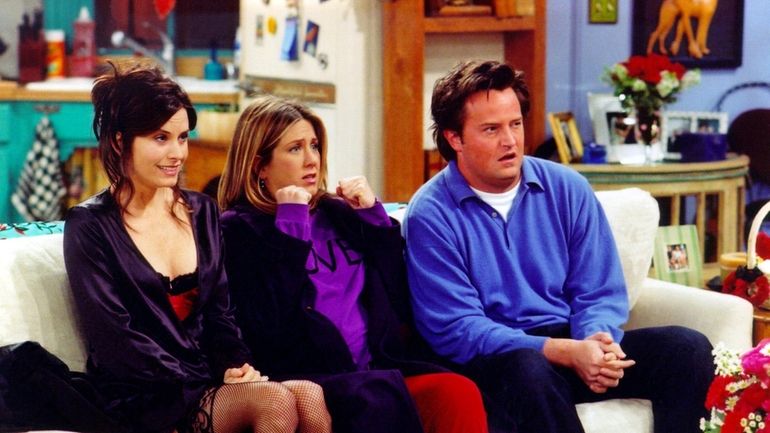 Courteney Cox Arquette (L), Jennifer Aniston (C) and Matthew Perry...