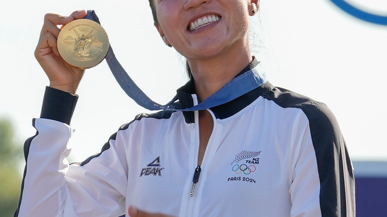 Australian Minjee Lee leads the rain-delayed Women’s Scottish Open with an opening shot of 67