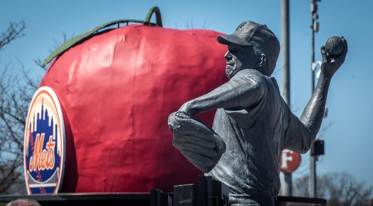 TOM SEAVER STATUE TO BE UNVEILED IN 2022 - New York Mets - Medium