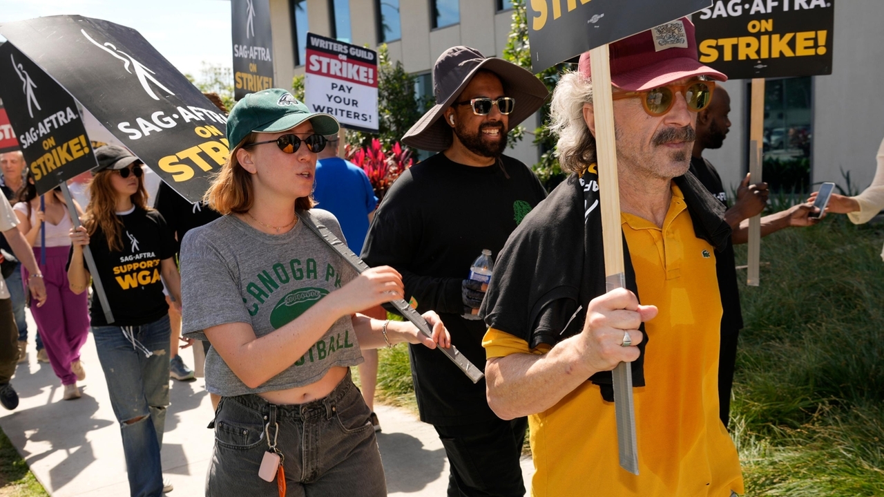Comedians energize the picket lines as Hollywood actors and writers ...