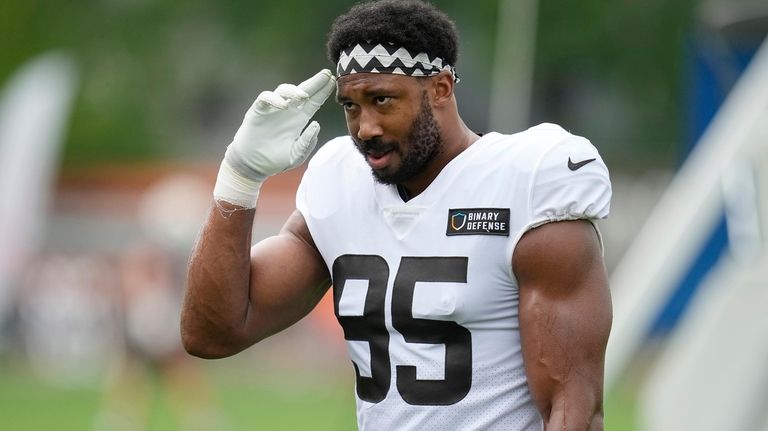 Browns defensive star Myles Garrett chasing greatness, hoping for picture  perfect season – News-Herald