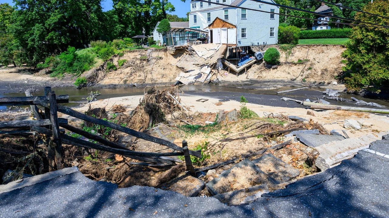 Hochul sees Suffolk storm damage at Stony Brook University, vows aid to ...