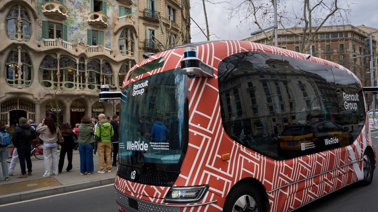 Driverless 'bus of the future' is tested in Barcelona - Newsday