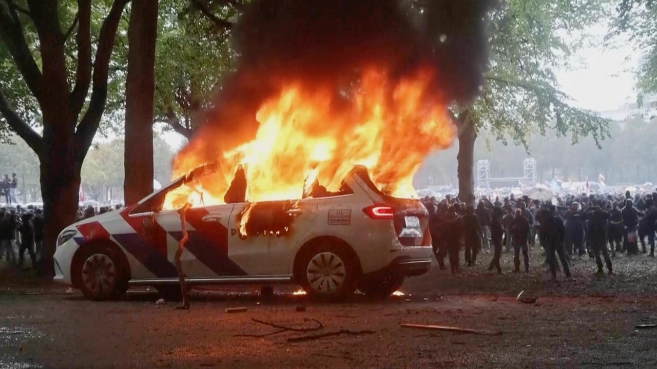 Violence erupts at right-wing demonstration in the Netherlands ahead of ...