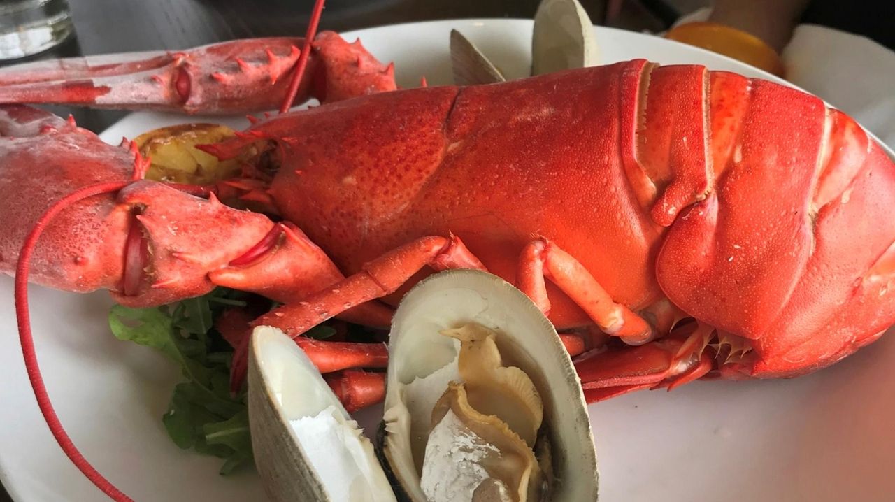 32 Star temporarily replaces Coast Kitchen at Gurney's Montauk Yacht