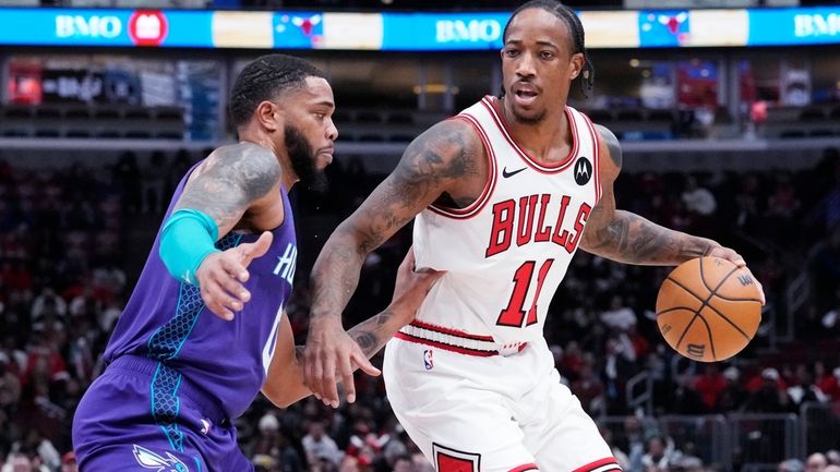 Chicago Bulls forward DeMar DeRozan, right, drives as Charlotte Hornets...