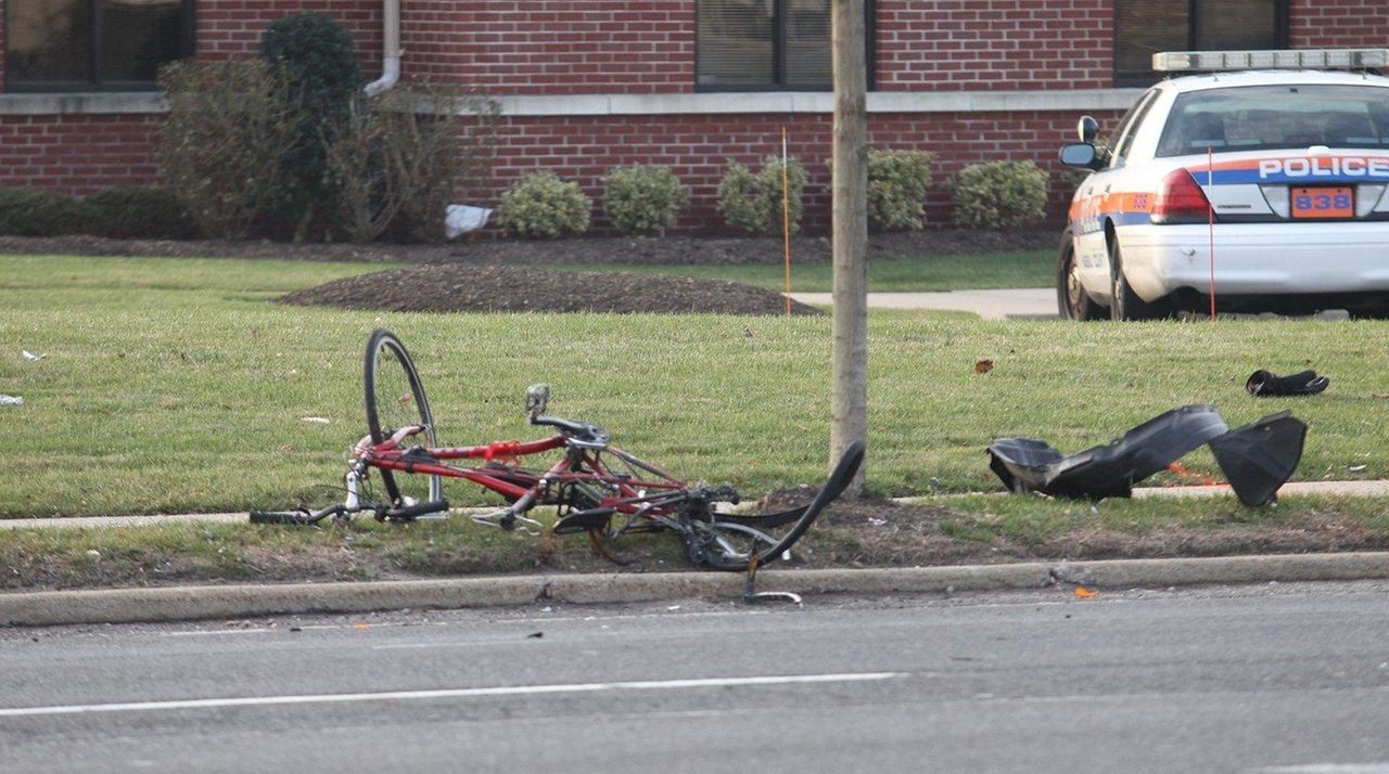 Old Country Road in Hicksville reopens after bicyclist hit, cops say