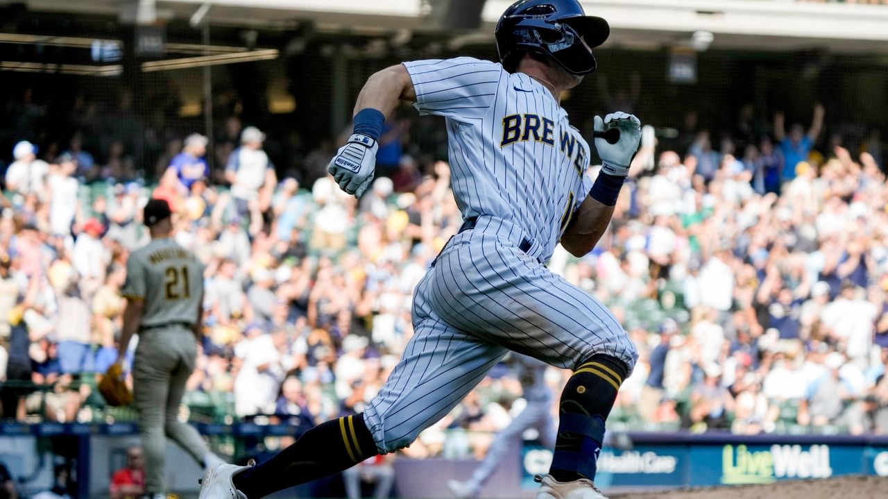 Santana's 3-run homer in the 7th leads Brewers past Rangers