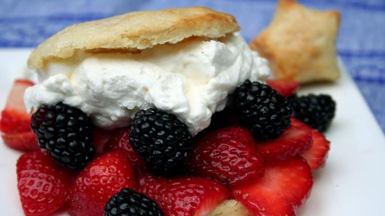 Berry shortcakes