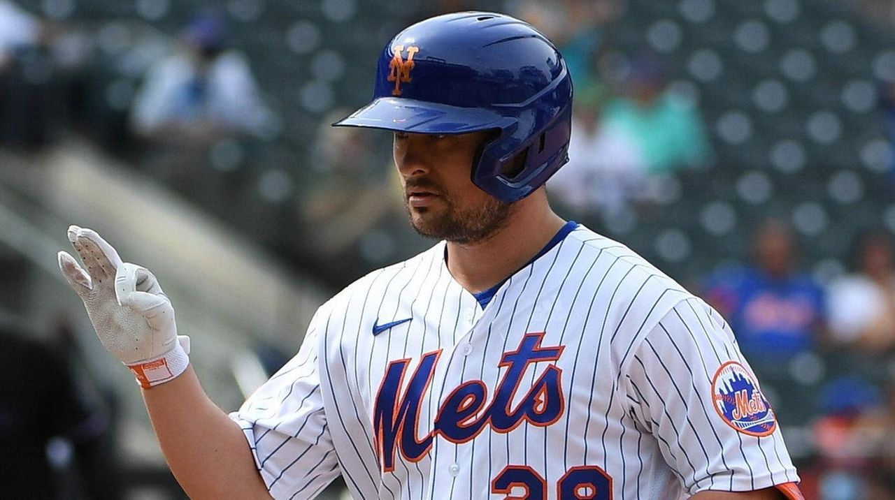 Without MLB, NY Mets' J.D. Davis tries a different game