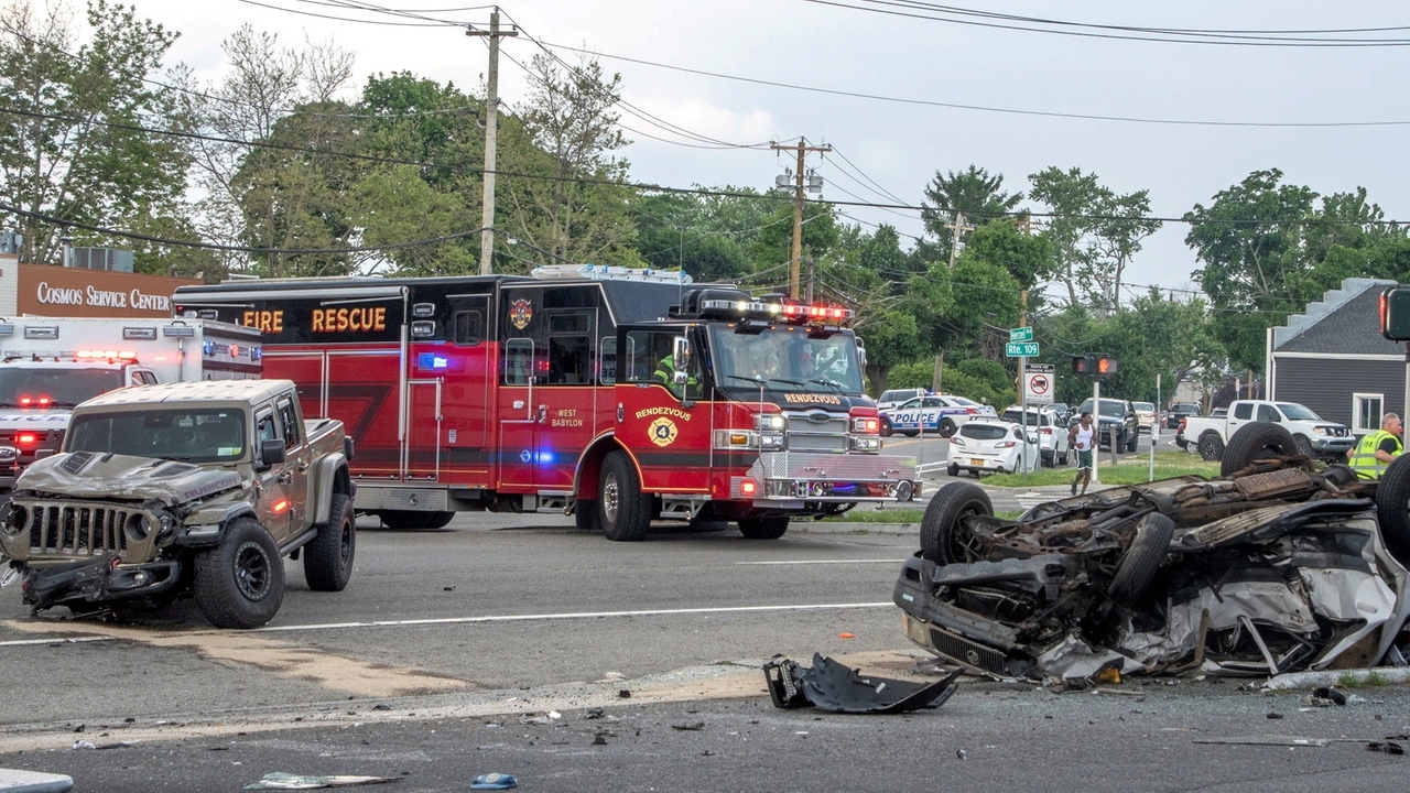 Lindenhurst woman killed in West Babylon crash, police say - Newsday