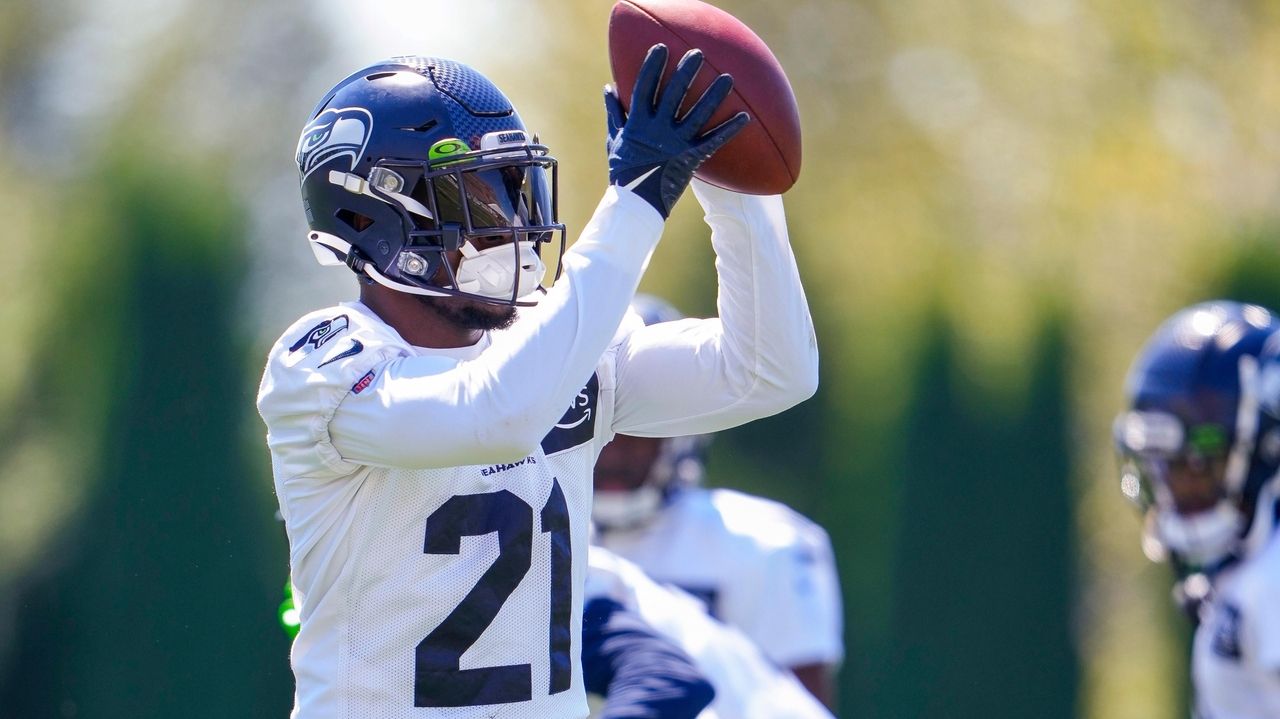 AP sources: Seahawks expected to sign Metcalf to extension