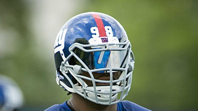 Justin Tuck Facemask: Giants DE Turning Heads with Unique New Look