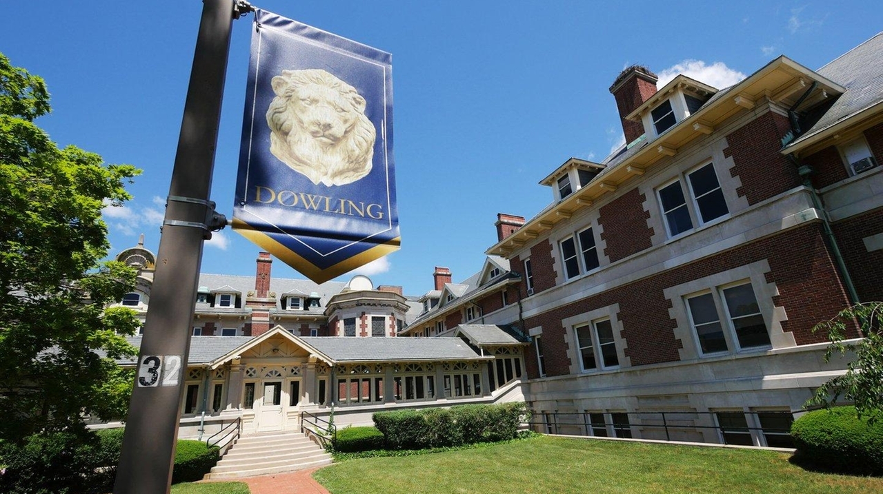 Dowling College to lose accreditation Aug. 31, agency says Newsday