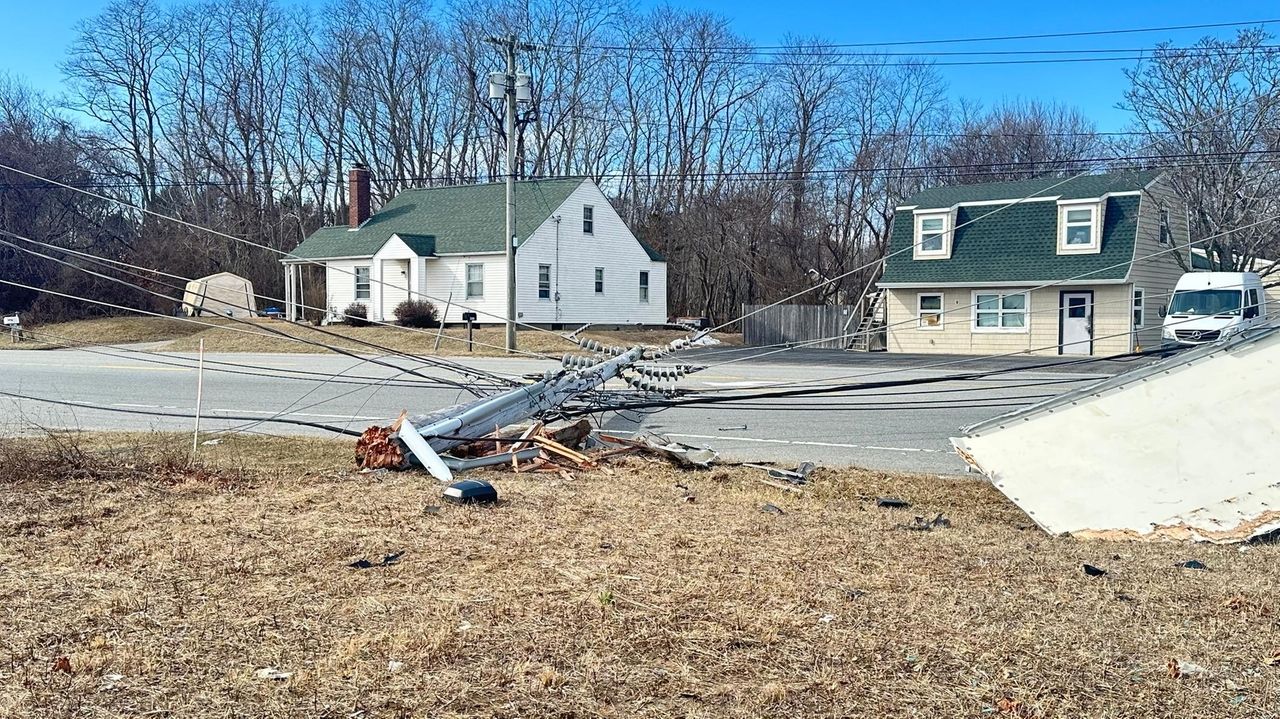 Thousands without power on East End after truck hits utility pole Newsday