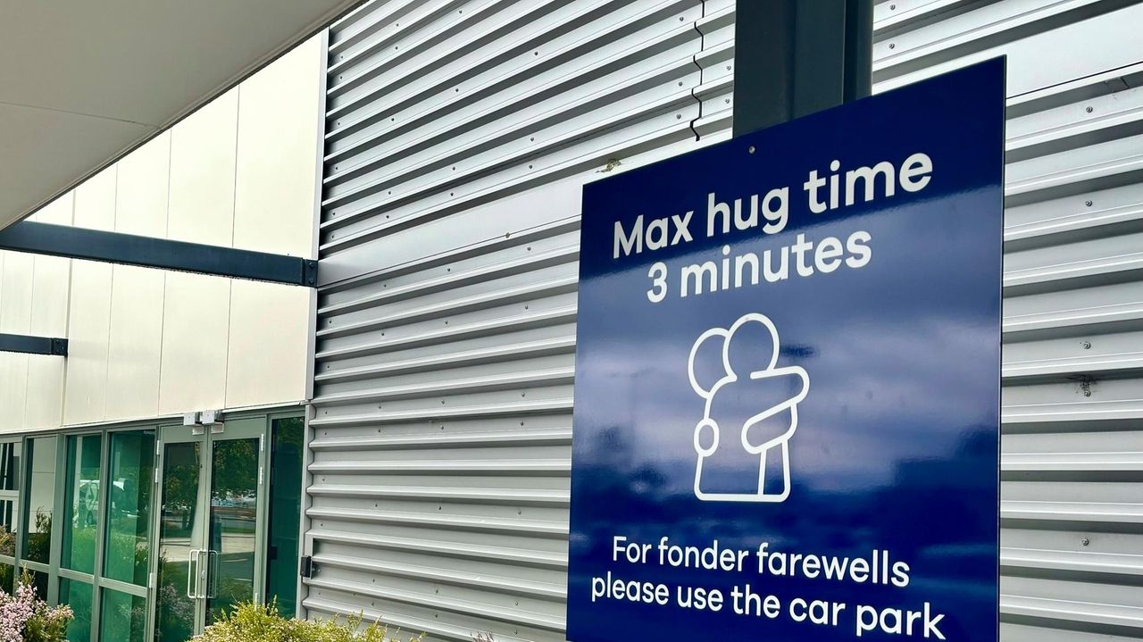 New Zealand Airport Imposes Cuddle Cap With 3-minute Limit On Goodbye ...