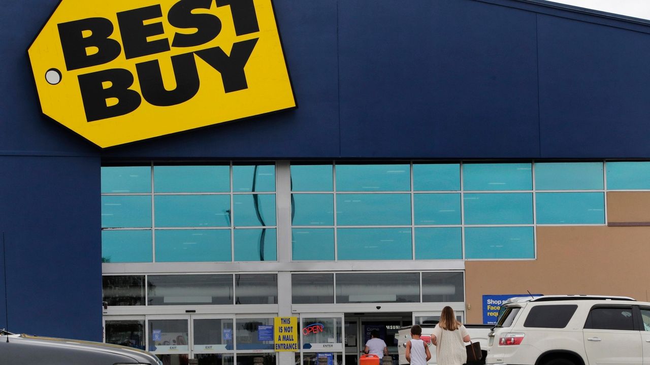 Best Buy and the reluctant shopper. Sales fall as Americans pull back