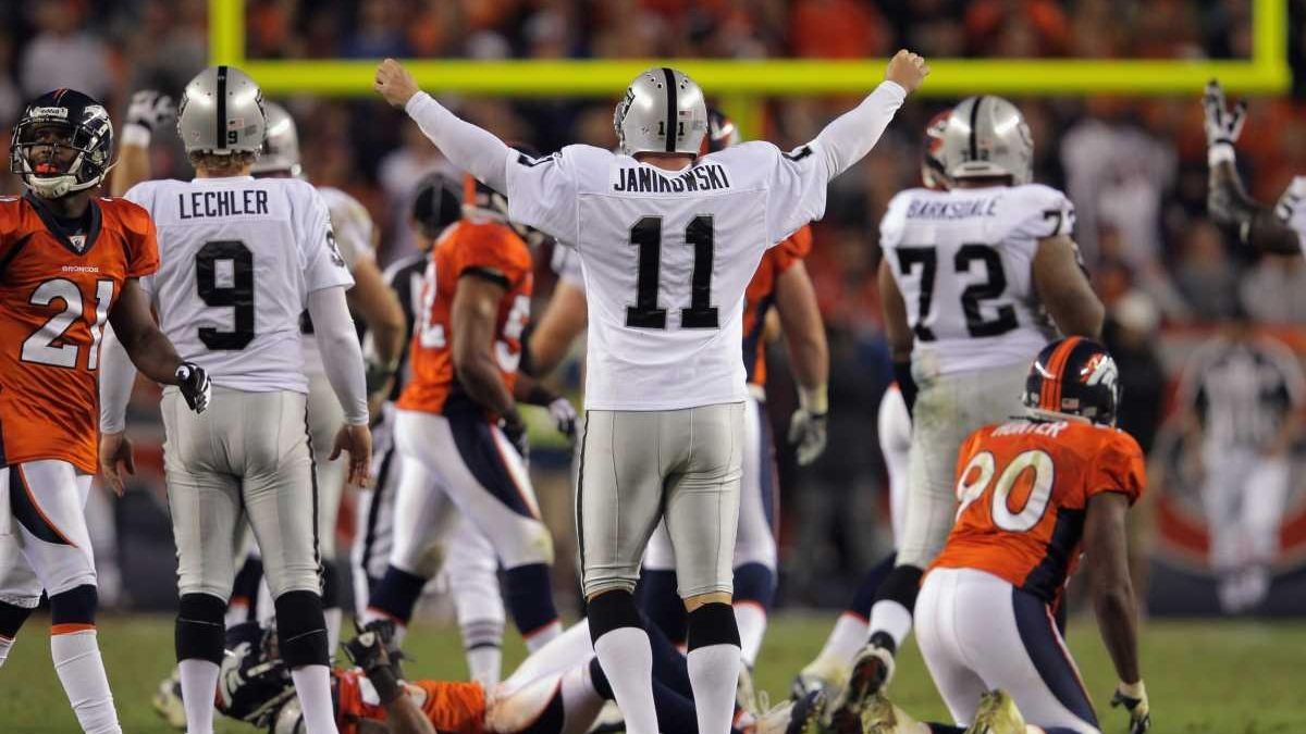 Janikowski ties FG mark, Raiders top Broncos 23-20