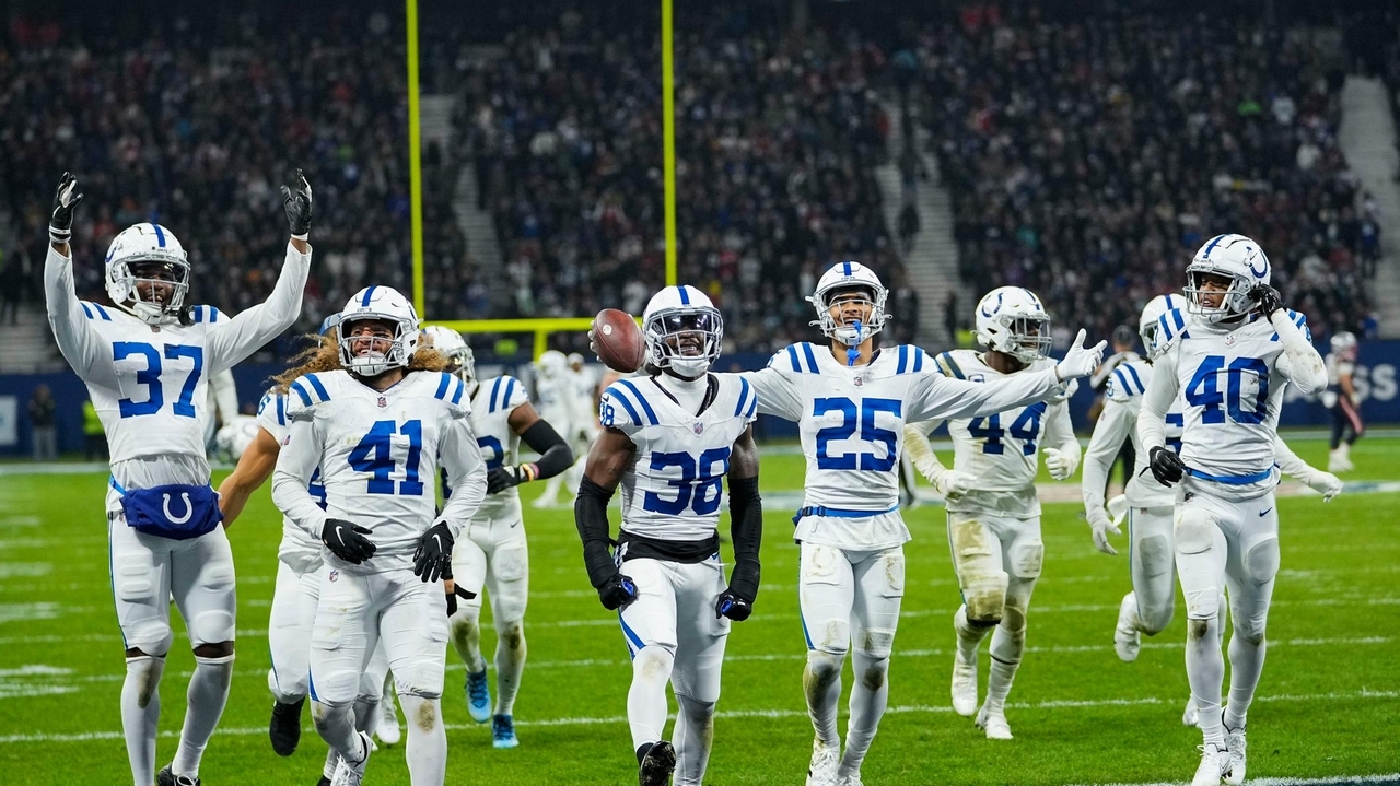 Defensive makeover puts Colts in position to make playoff push - Newsday