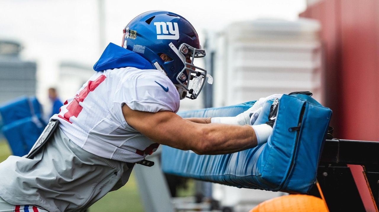 Giants defensive play-caller Blake Martinez suffers setback - Newsday