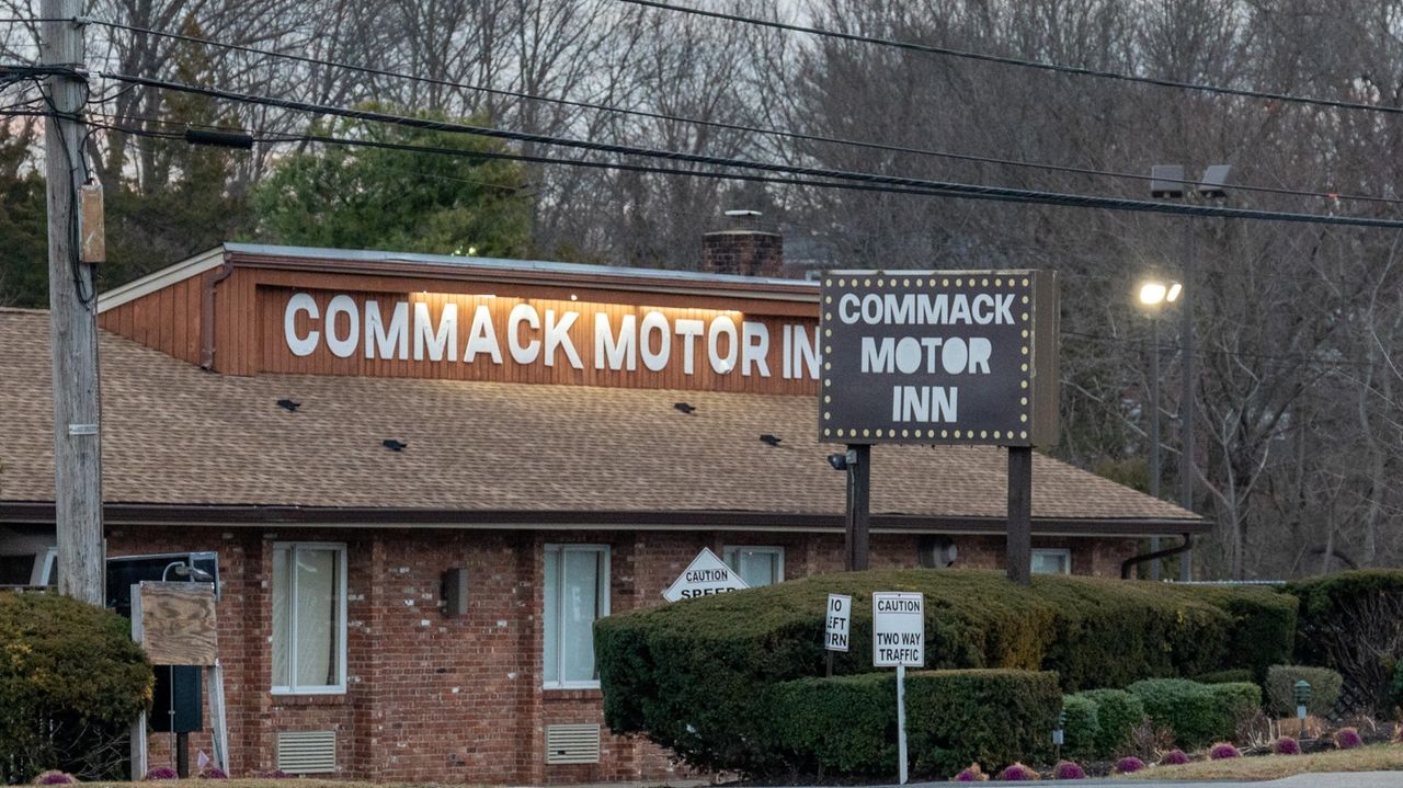 Investor Pays 138m For Commack Motor Inn And Nearby House Bank Newsday 7182