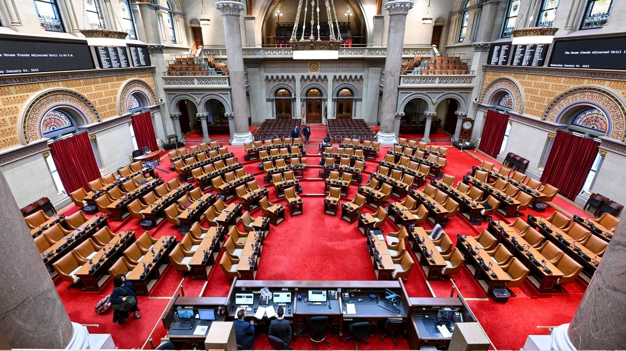 Senate, Assembly eye tax hike for top earners, corporations to fund MTA ...