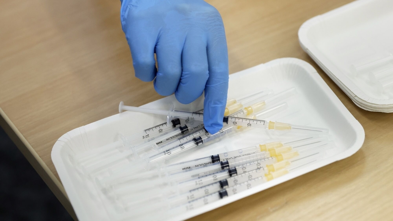 COVID-19 outbreak sickens 15 at Lynbrook assisted living facility - Vimarsana News