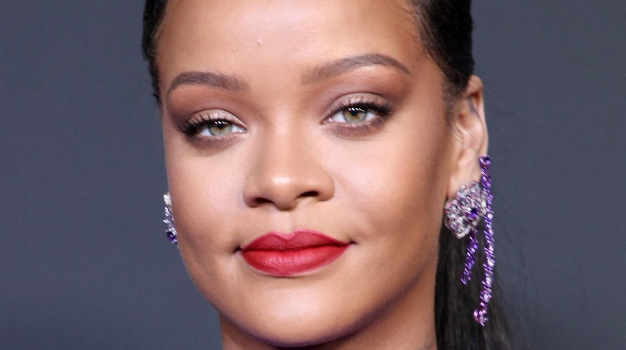 Rihanna bruises face in scooter accident, says pop star's