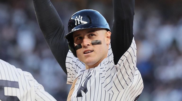 Yankees first baseman Anthony Rizzo celebrates after hitting an RBI single...