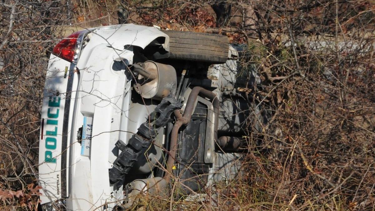 Officer uninjured in state parks police accident in W. Islip Newsday