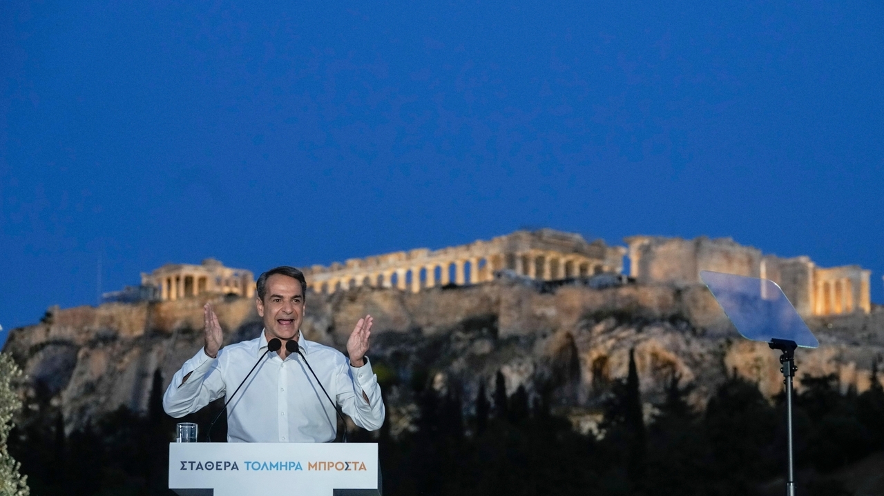 Out of bailout spotlight, Greeks feeling recovery pains at election - Vimarsana News