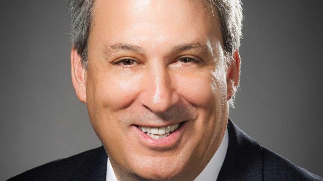 Researcher says expensive blood thinner has no advantage over lesscostly drug in stent