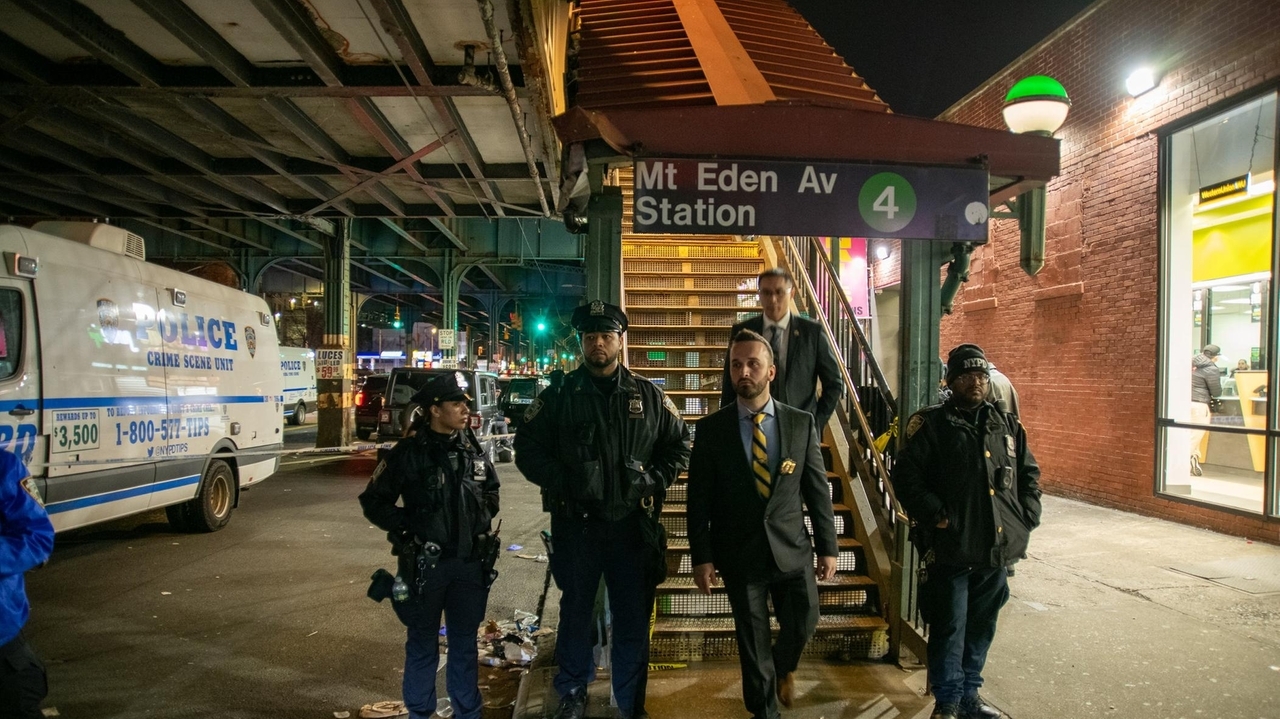 NYPD looking for 3 suspects in Monday's fatal shooting on Bronx subway ...