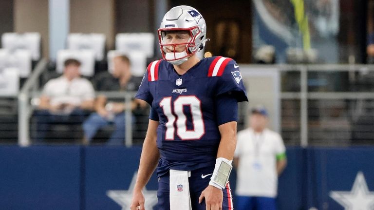 Patriots pull QB Mac Jones after 2 turnovers lead directly to Cowboys  touchdowns – NewsNation