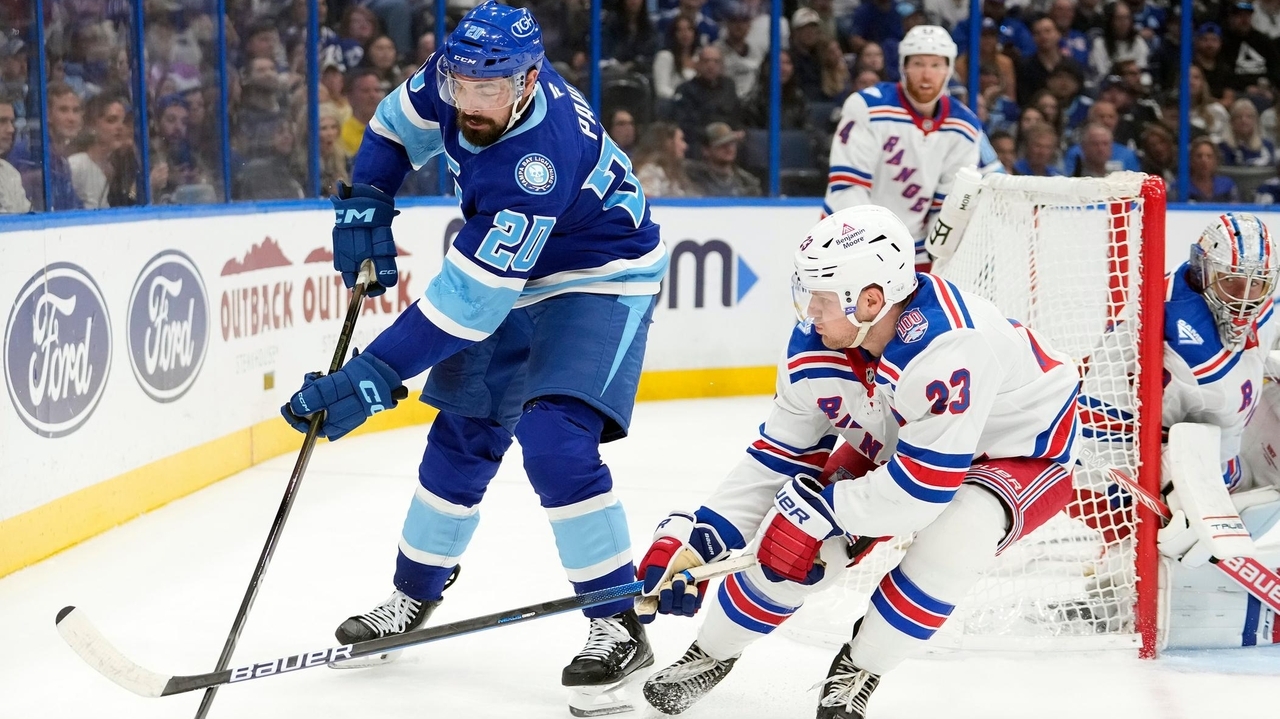 Lightning must go through franchise great Martin St. Louis and the Canadiens in opening round