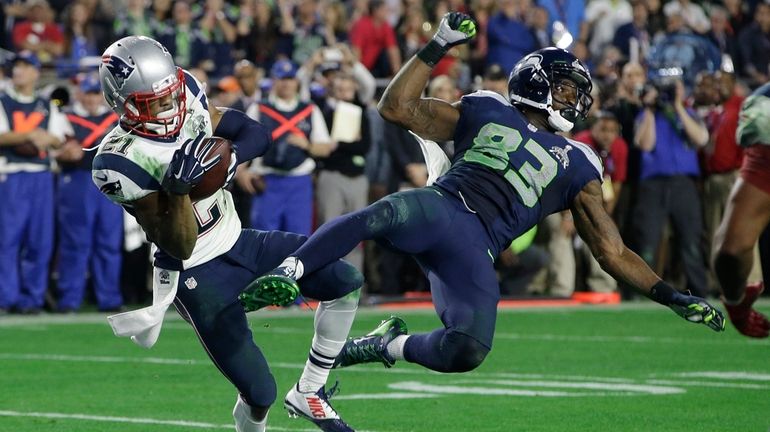 New England Patriots strong safety Malcolm Butler (21) intercepts a...