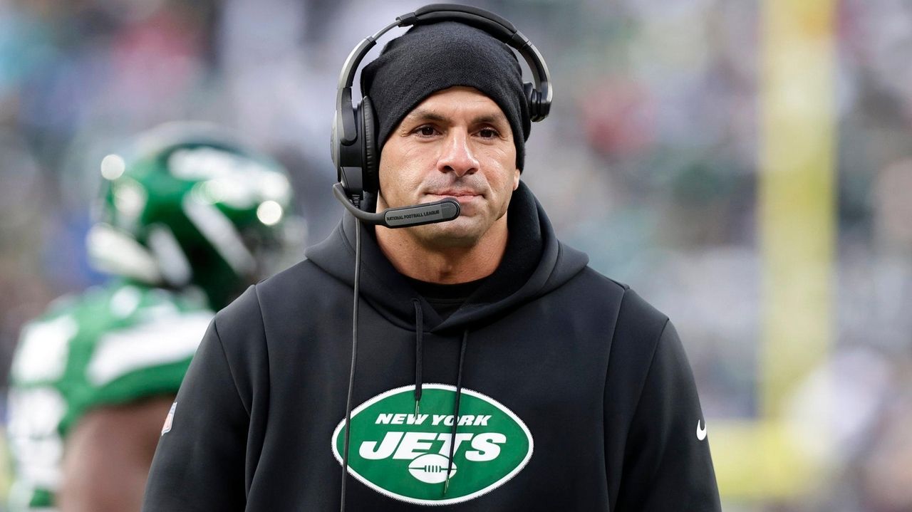 Jets coach Robert Saleh takes blame for late-game clock mishap