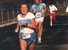 Chris McKenzie, world-class runner and Great Neck coach, dies at 93