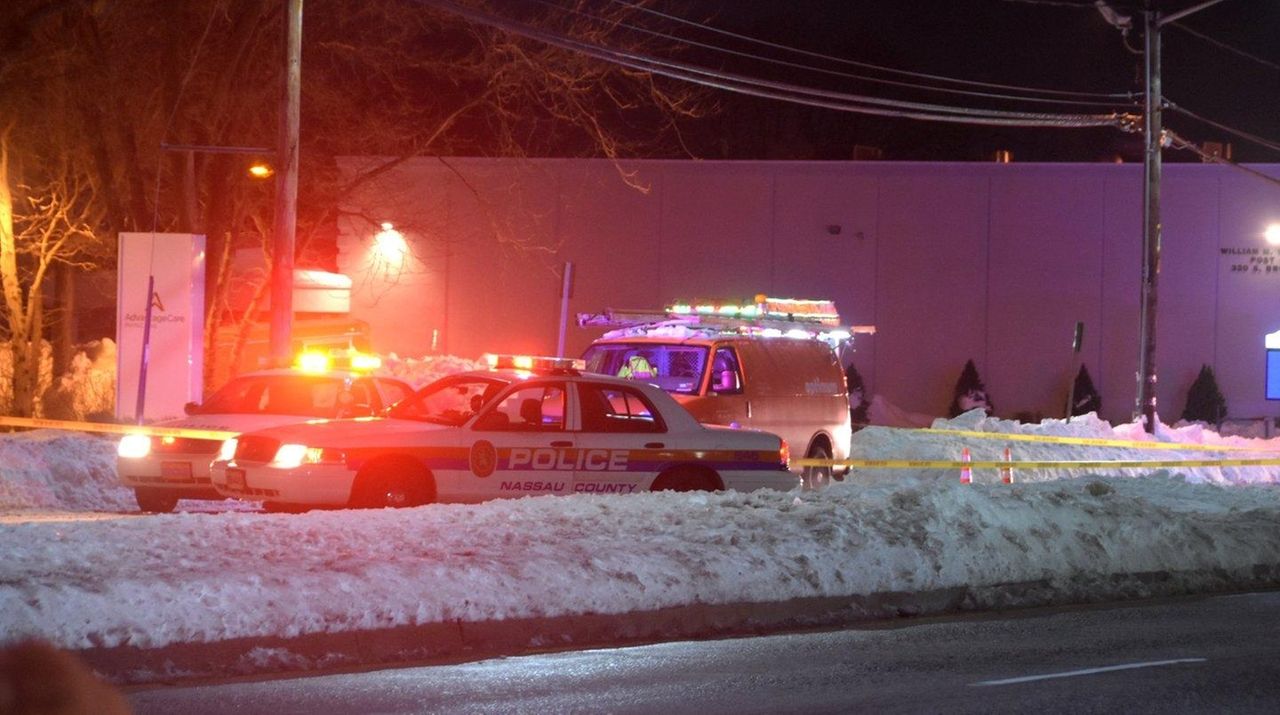 Pedestrian, 19, Killed By Hit-run Driver In Hicksville, Police Say ...