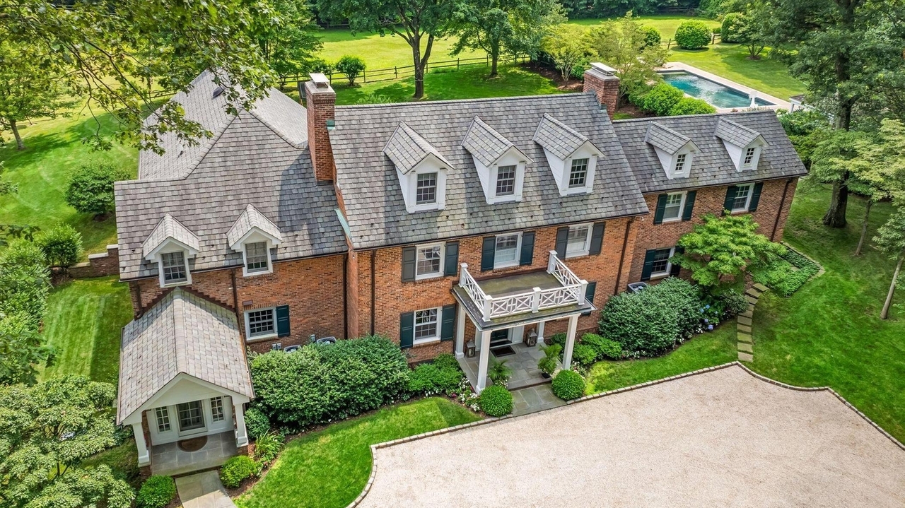 6-acre Gold Coast estate with main house, cottage on market for $4.8 ...
